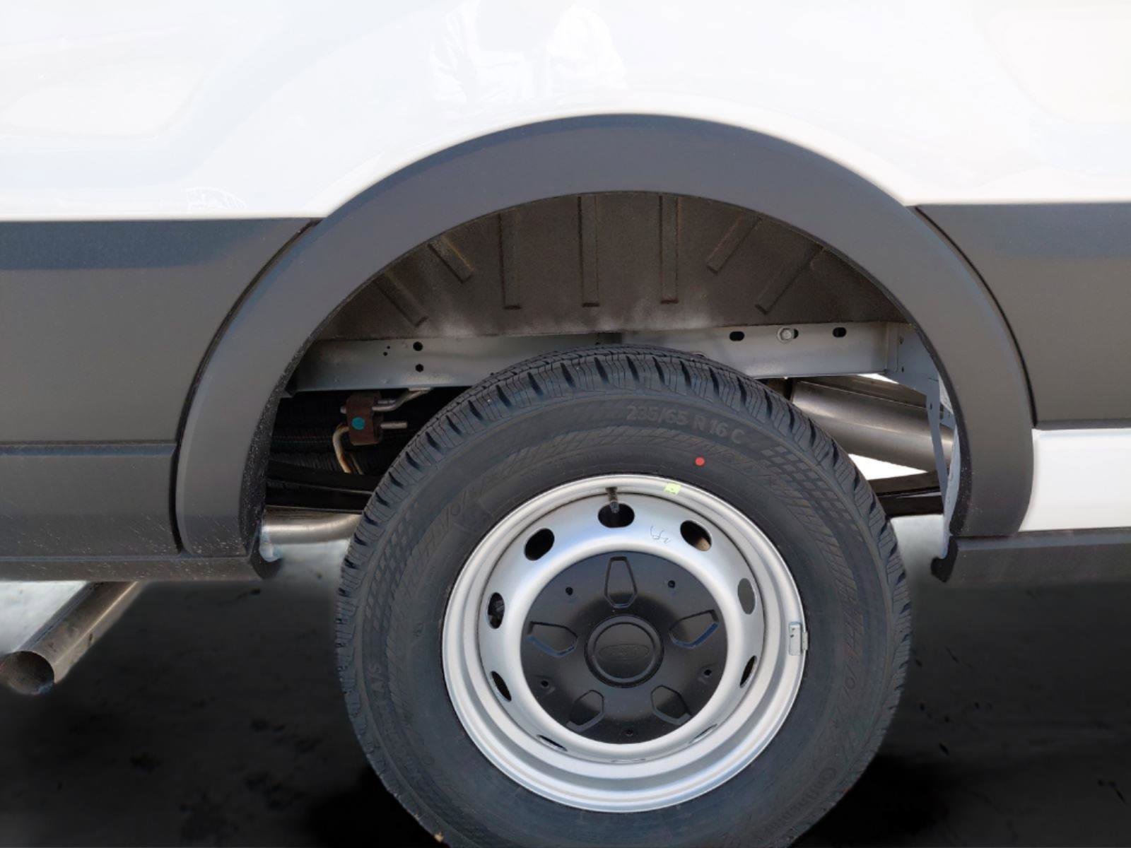 New 2025 Ford Transit 250 148 Medium Roof RWD image 27