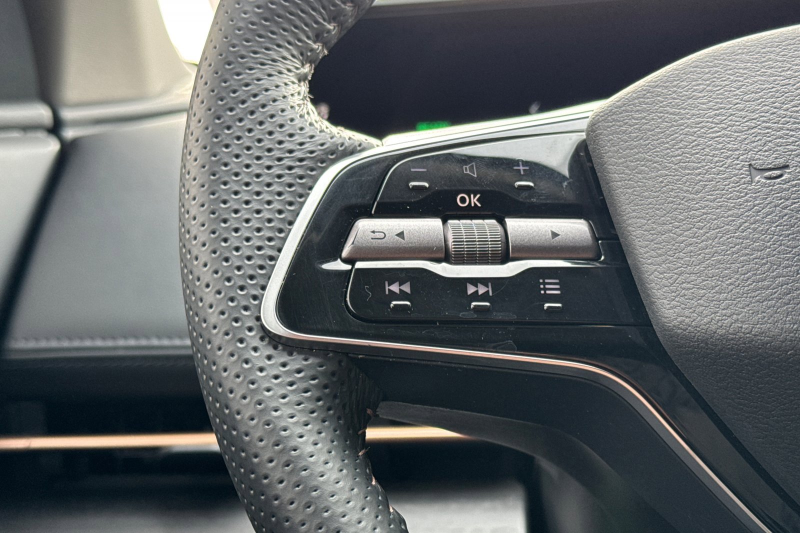 Certified 2024 Nissan Ariya FWD image 28