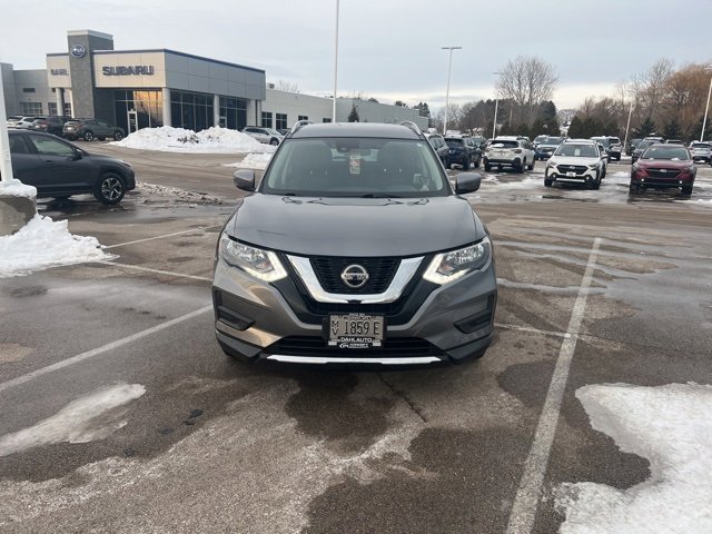 Used 2020 Nissan Rogue SV image 2