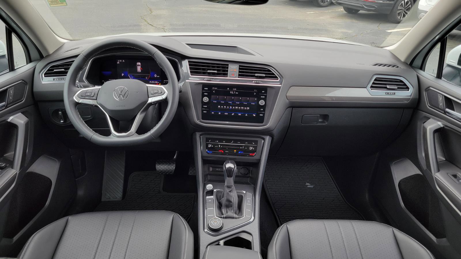 Certified 2023 Volkswagen Tiguan SE w/ Panoramic Sunroof Package image 45