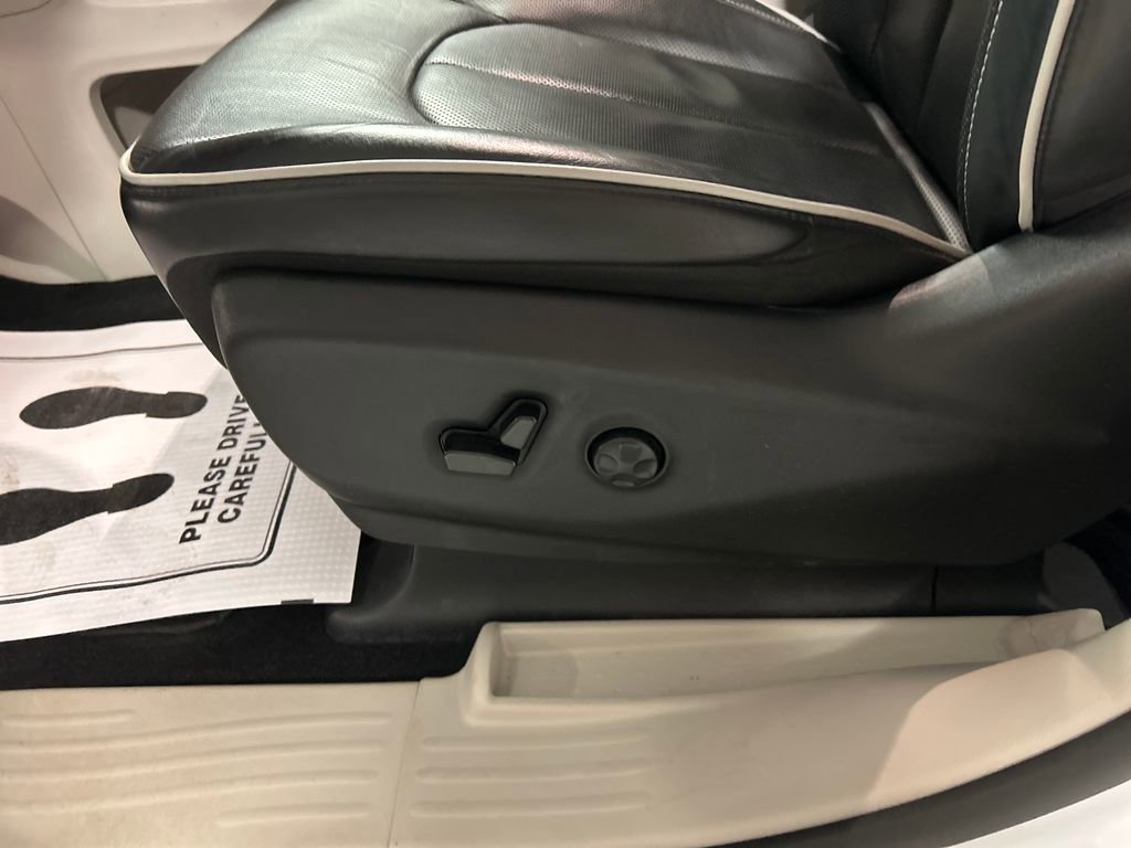 Used 2024 Chrysler Pacifica Limited w/ Uconnect Theater Family Group AWD/4WD image 13