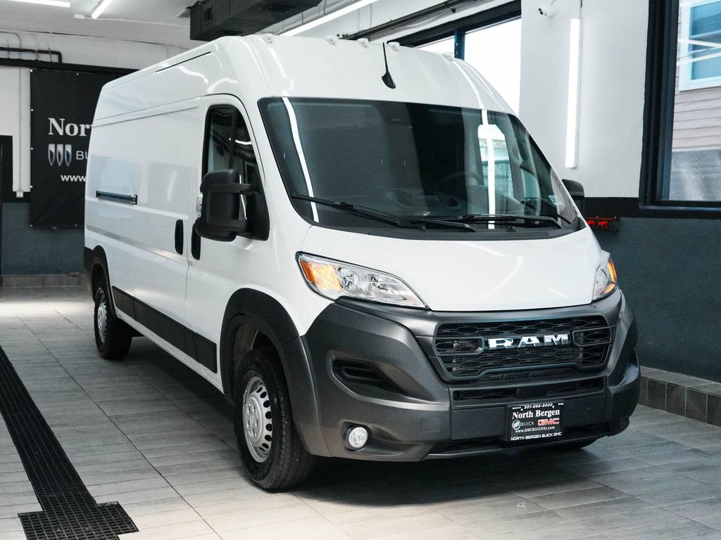 Used 2025 RAM ProMaster 2500 w/ Convenience Group FWD image 3