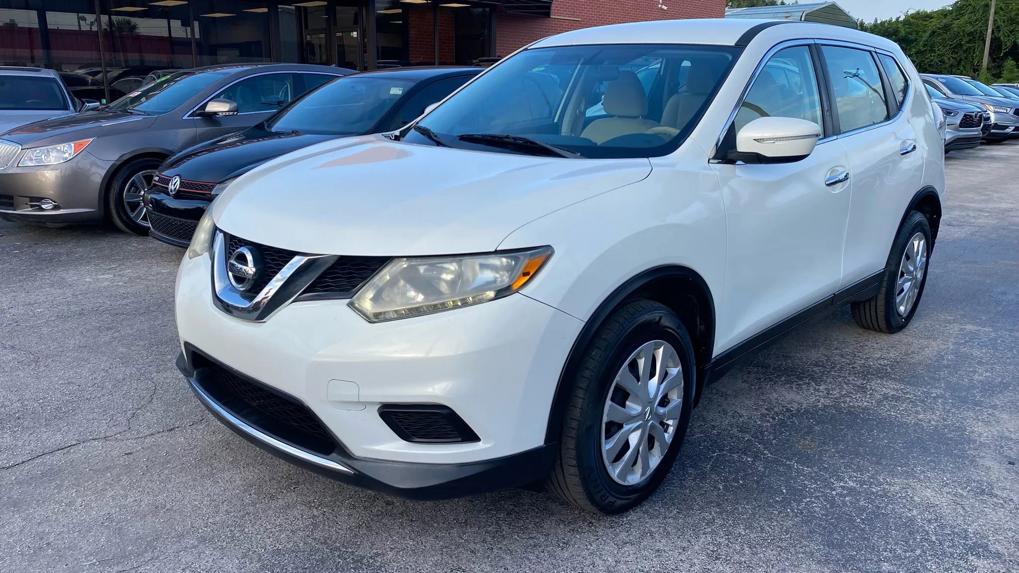 Used 2014 Nissan Rogue S image 4