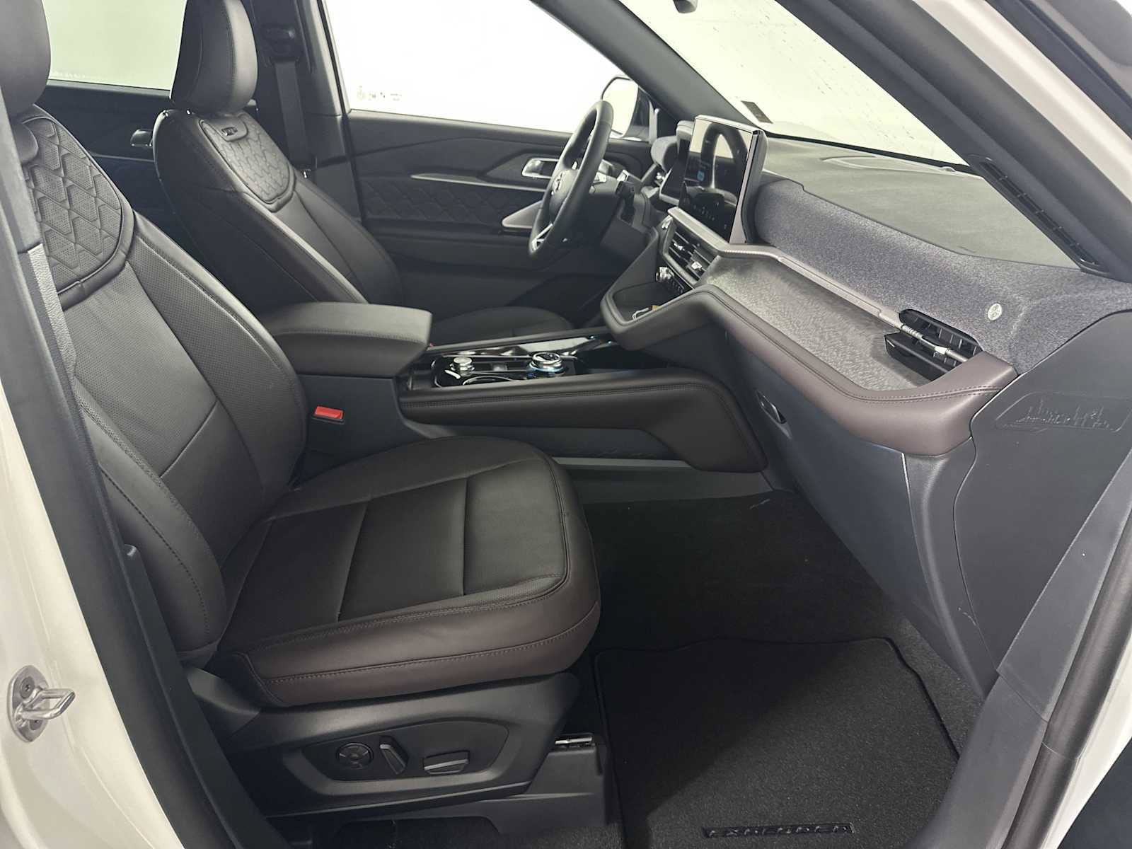 New 2026 Ford Explorer Platinum w/ LUX Leather Package AWD/4WD image 15