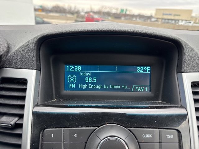 Used 2014 Chevrolet Cruze LT image 18