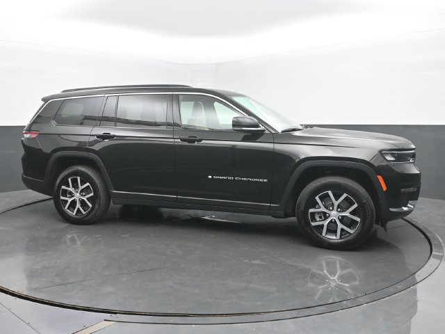 Used 2025 Jeep Grand Cherokee L Limited w/ Trailer Tow Package AWD/4WD image 7