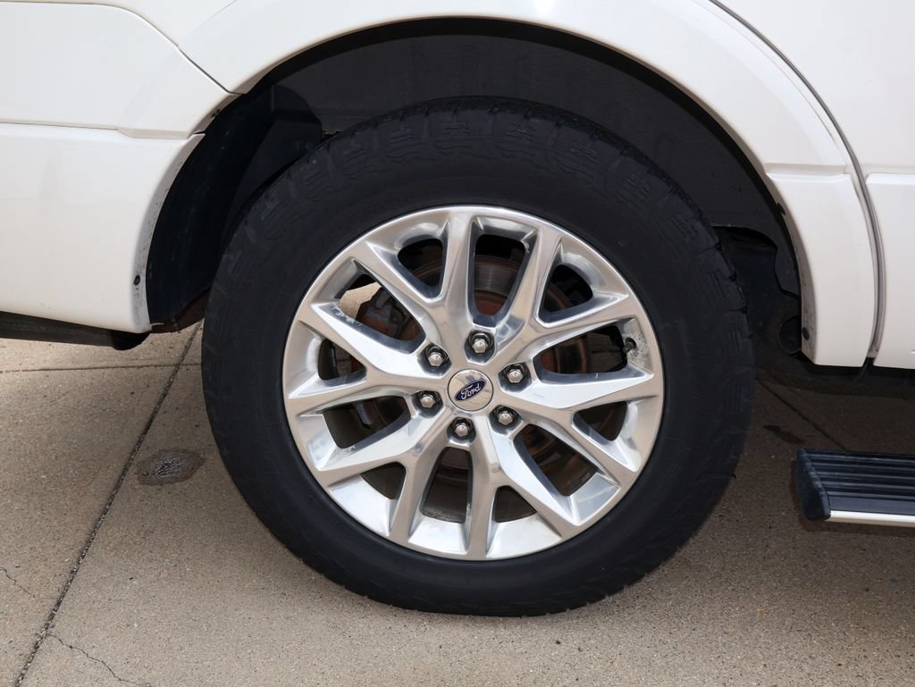 Used 2016 Ford Expedition Limited w/ Equipment Group 301A AWD/4WD image 9