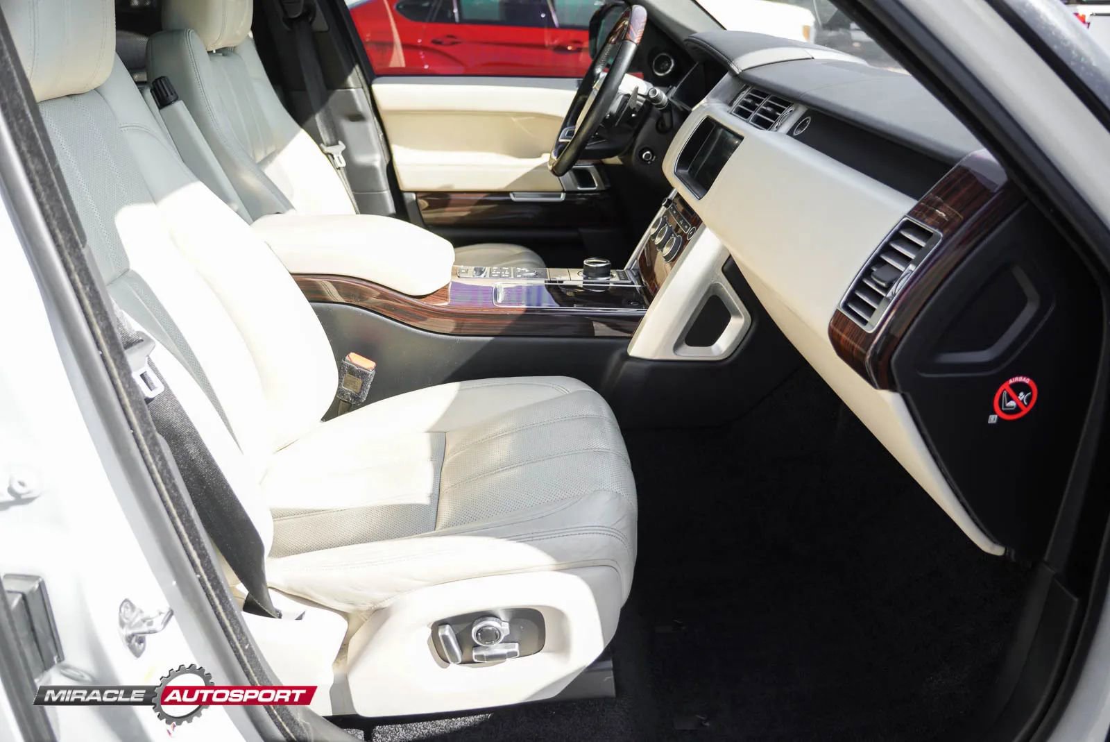 Used 2017 Land Rover Range Rover Long Wheelbase Supercharged image 31