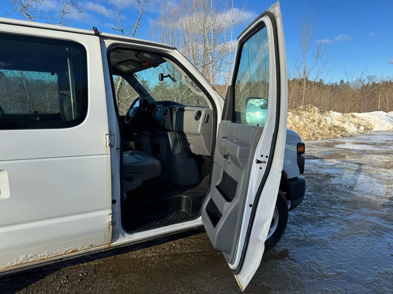 Used 2014 Ford E-250 and Econoline 250 w/ Power Group RWD image 16