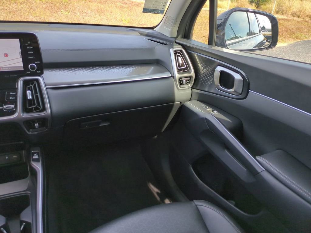 Used 2023 Kia Sorento S image 19