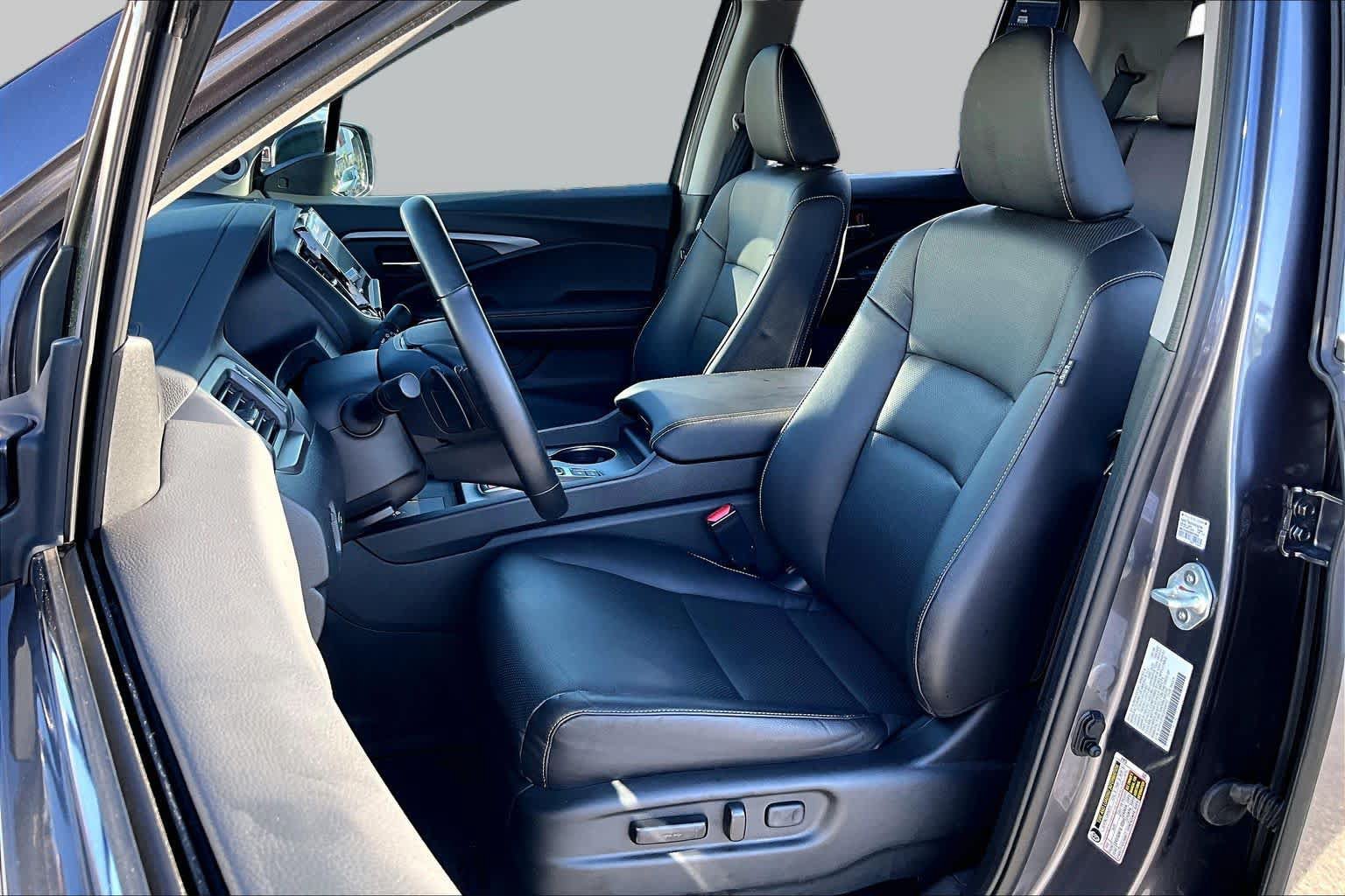 Certified 2025 Honda Ridgeline RTL image 8
