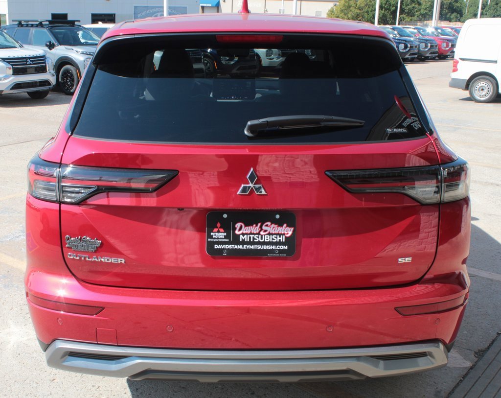 New 2025 Mitsubishi Outlander SE image 9