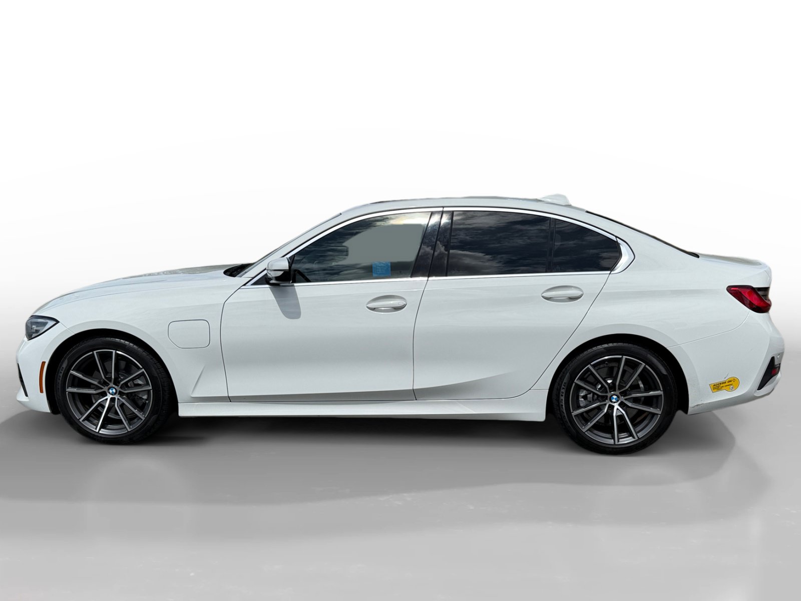 Used 2021 BMW 330e w/ Driving Assistance Package RWD image 2