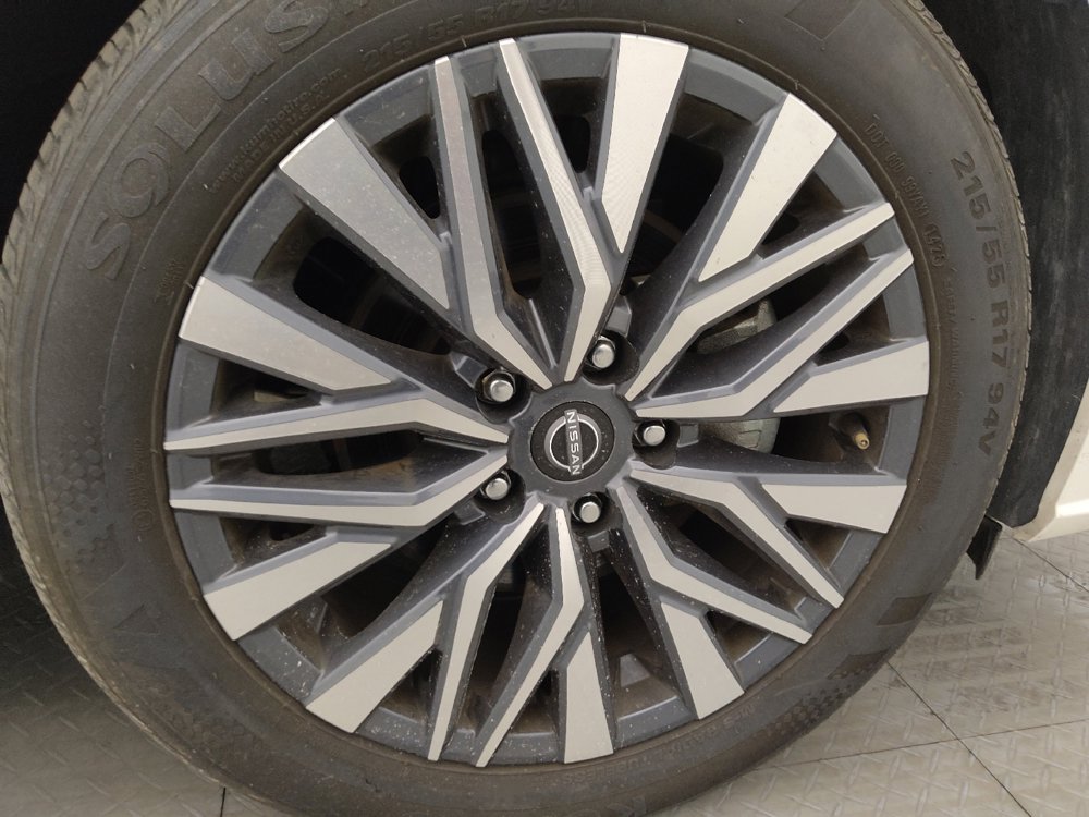 Used 2025 Nissan Altima 2.5 SV FWD image 31