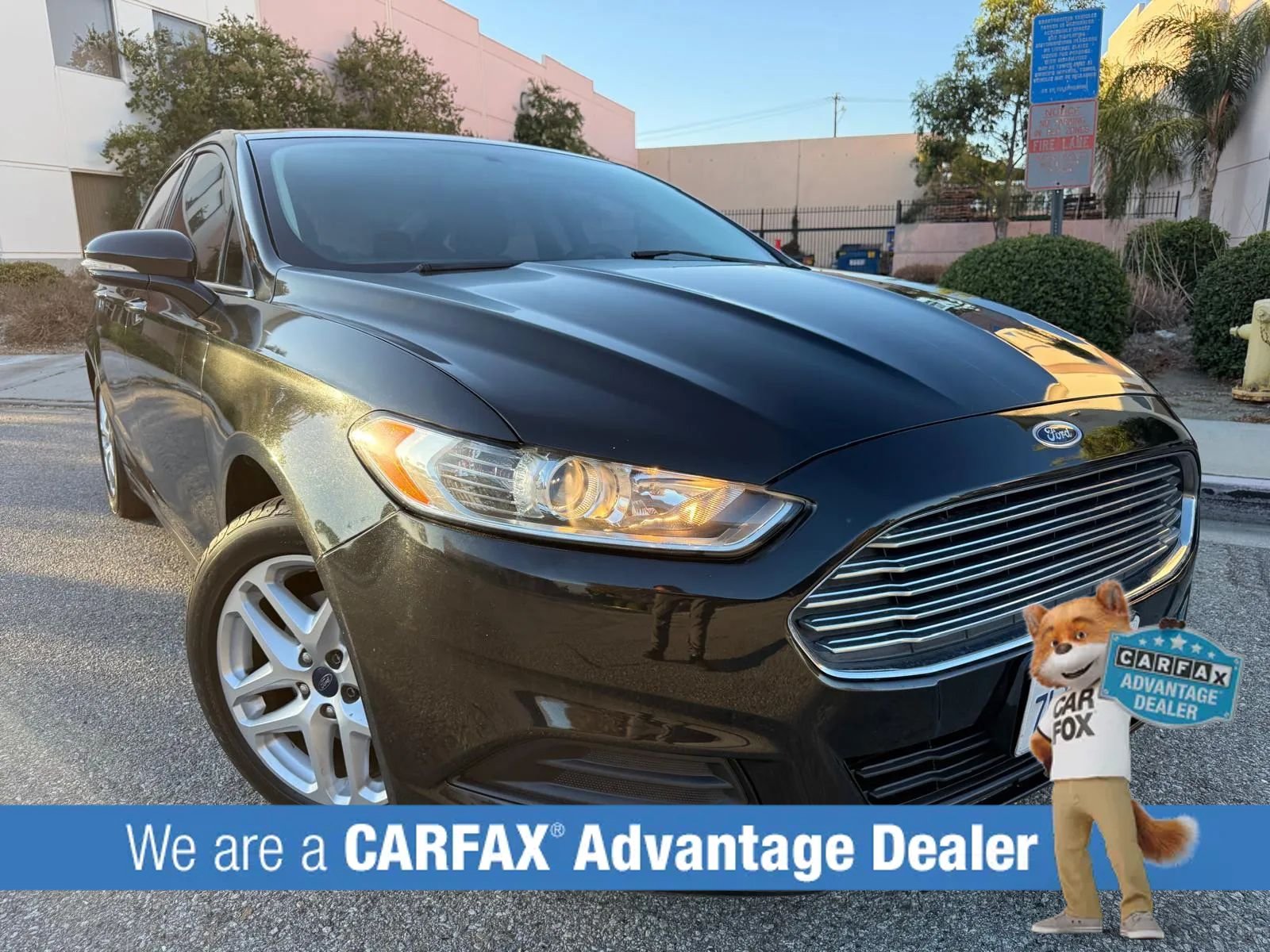 Used 2015 Ford Fusion SE FWD image 2