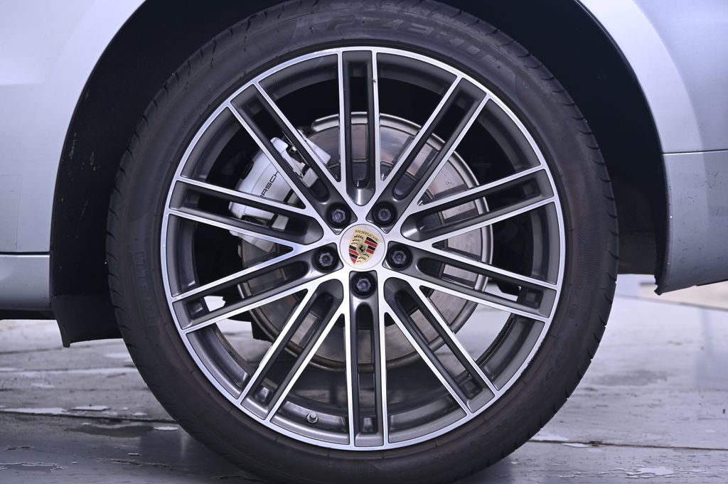 Certified 2021 Porsche Macan Turbo image 12