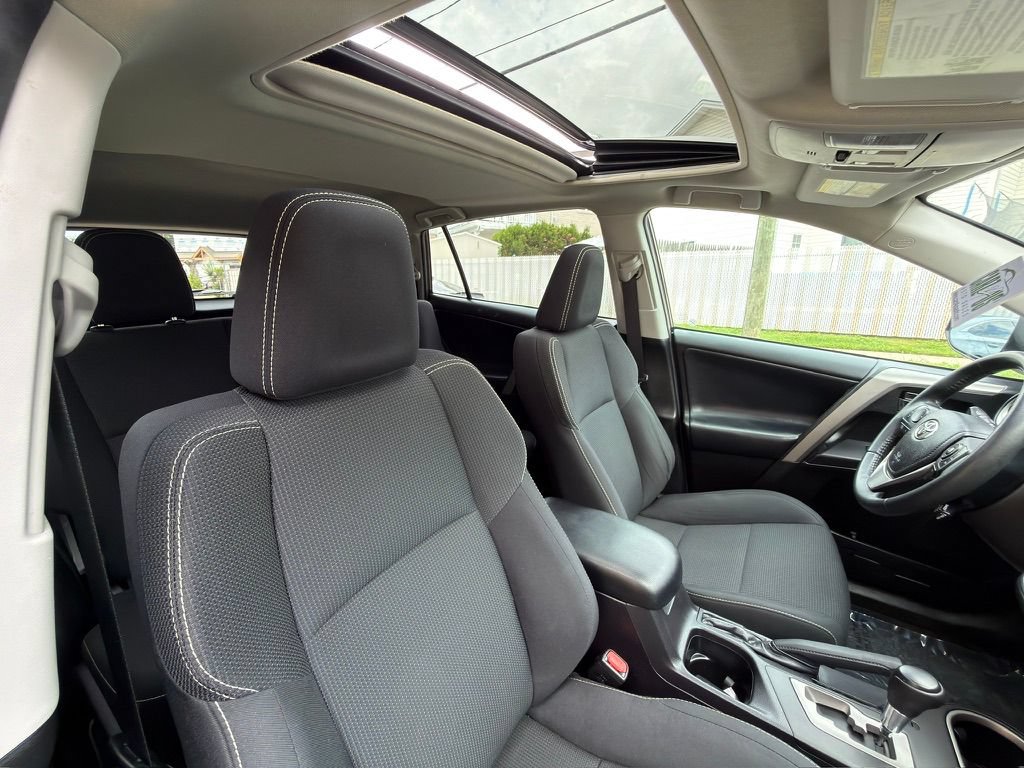 Used 2018 Toyota RAV4 XLE AWD/4WD image 24