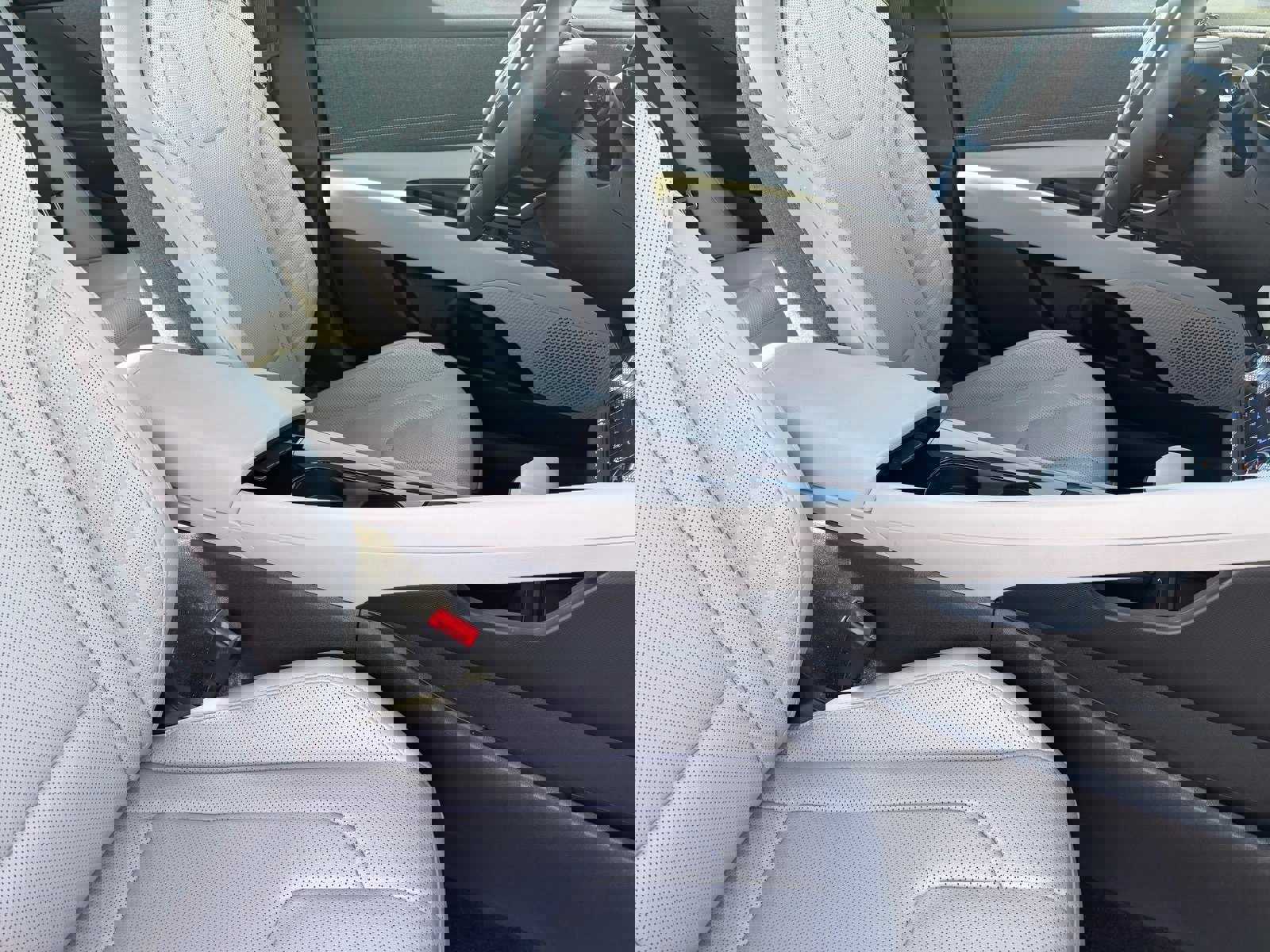 Used 2024 Hyundai Elantra Limited image 15