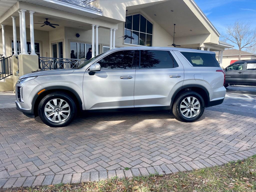 Used 2025 Hyundai Palisade SE image 2