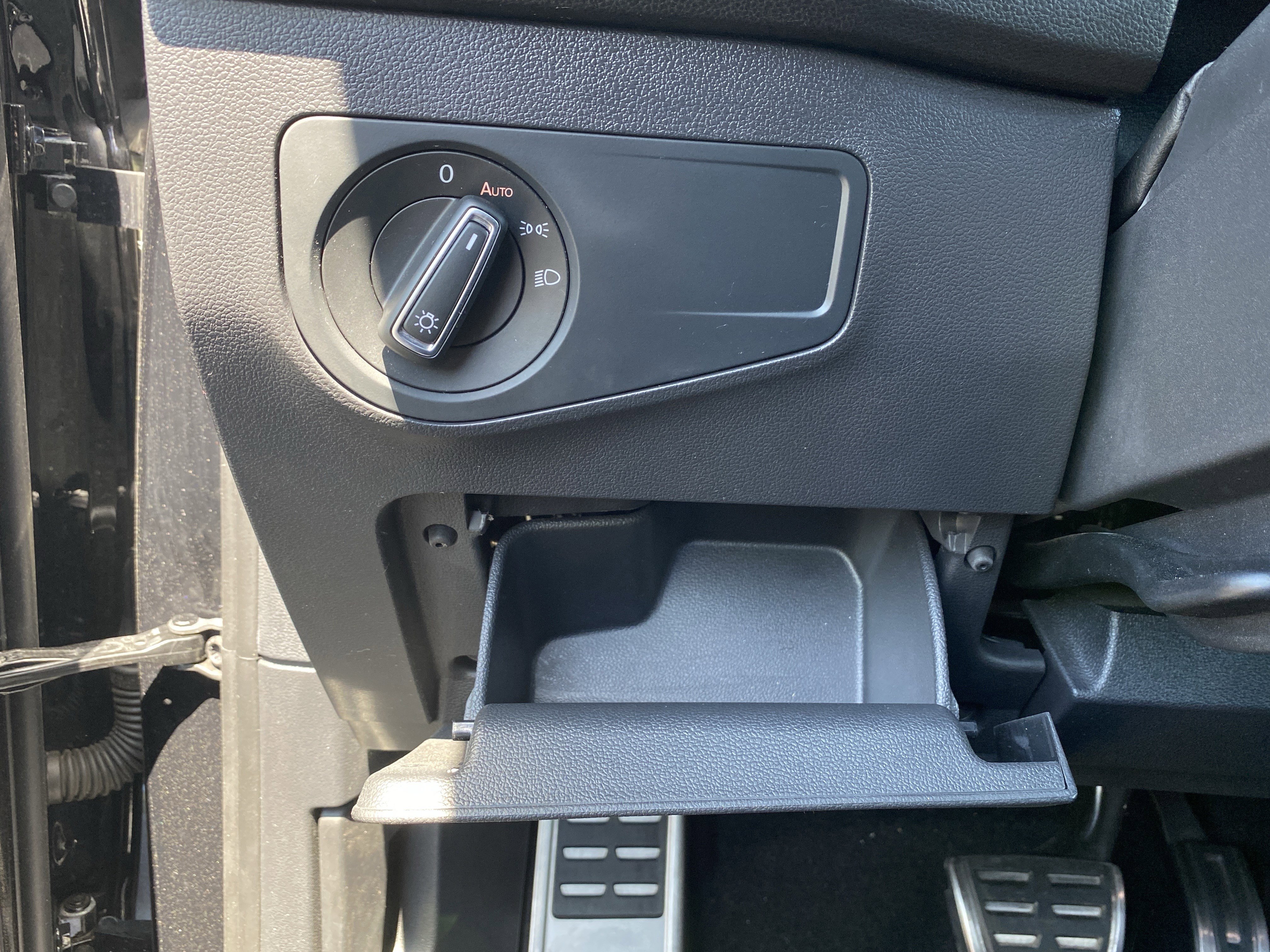 Used 2023 Volkswagen Tiguan SE R-Line FWD image 32