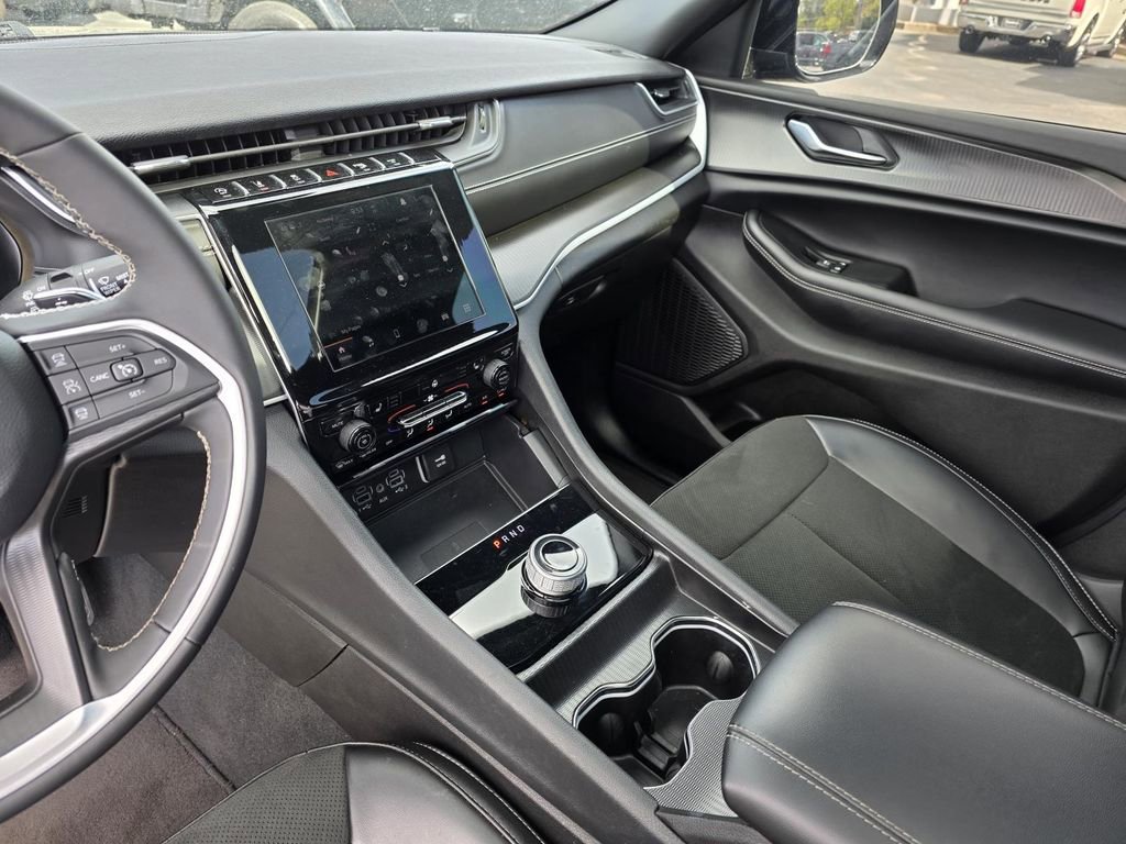 Certified 2025 Jeep Grand Cherokee Altitude image 22