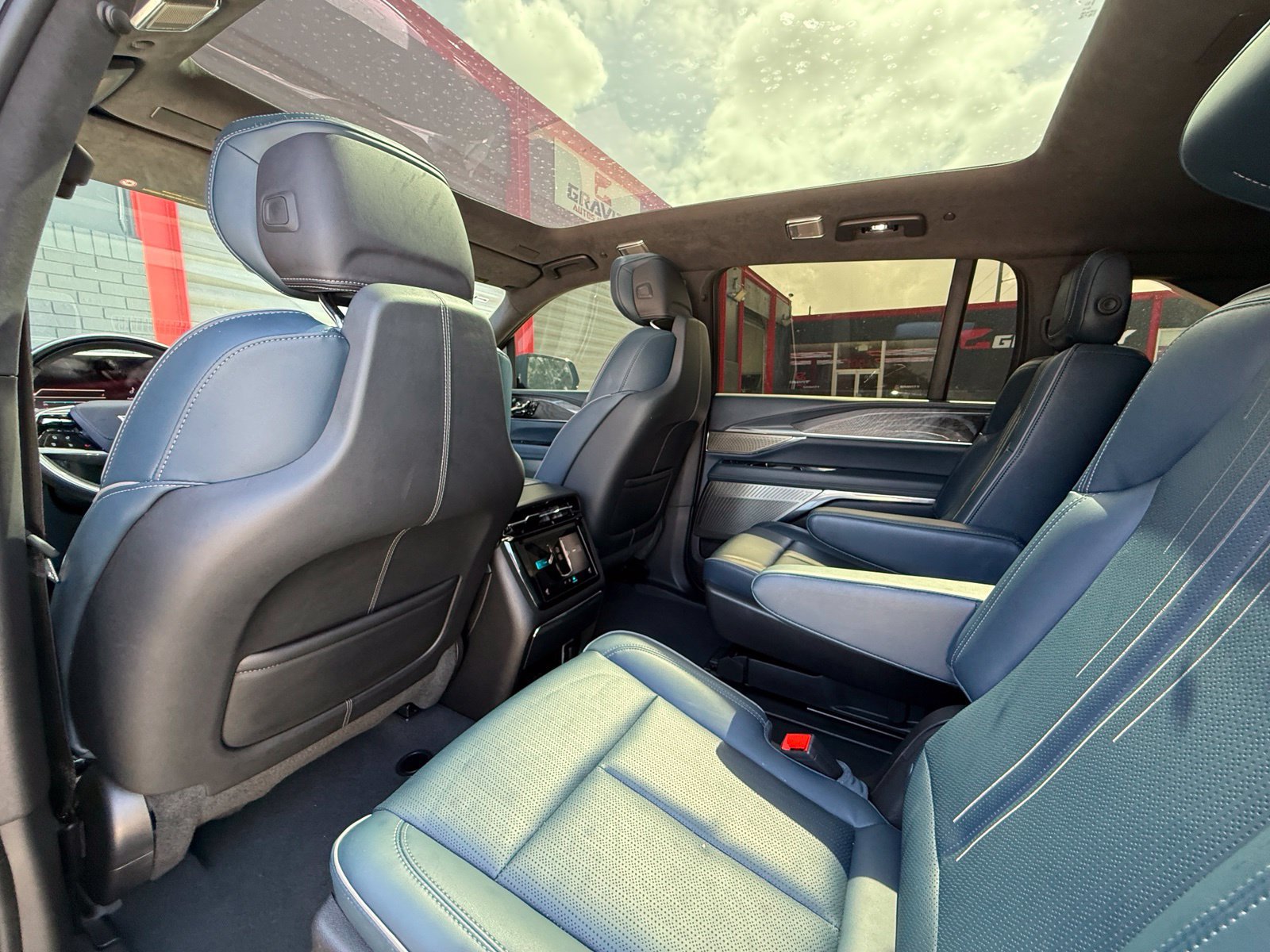Used 2025 Cadillac Escalade IQ Sport 2 AWD/4WD image 45