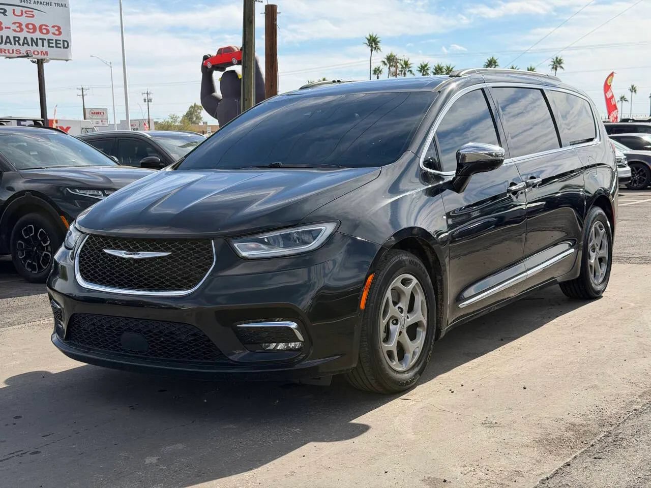 Used 2022 Chrysler Pacifica Limited FWD image 2