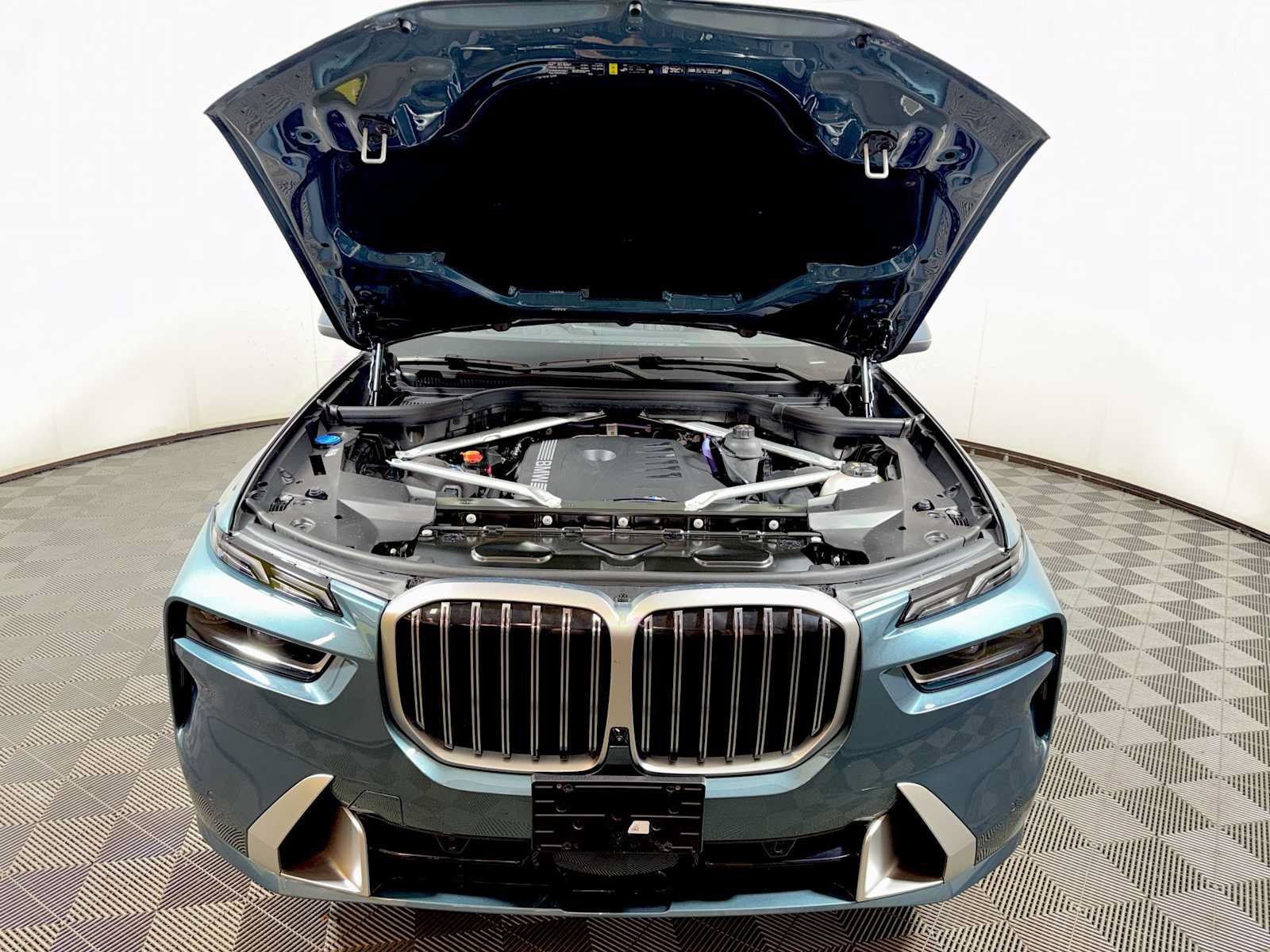 Used 2026 BMW X7 xDrive40i w/ Premium Package AWD/4WD image 32