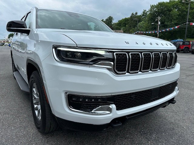 New 2024 Jeep Wagoneer L 4WD w/ Rear Seat Video Group 1 image 4
