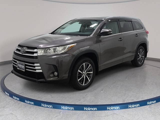 Used 2017 Toyota Highlander XLE AWD/4WD image 1