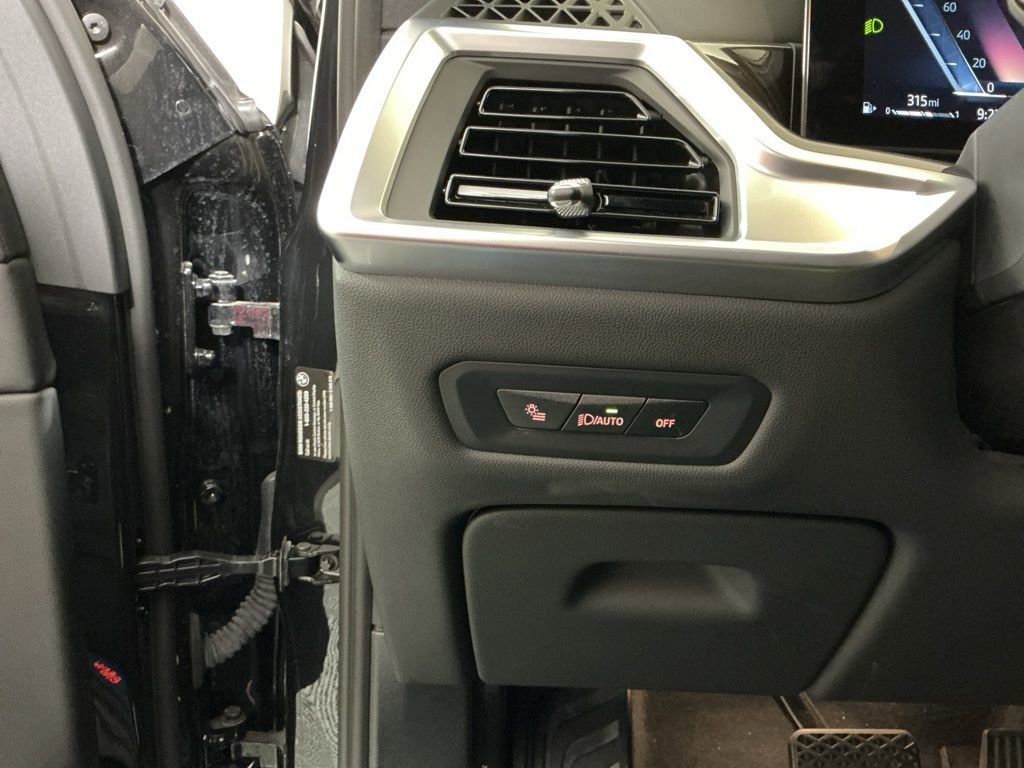 Certified 2025 BMW X5 xDrive40i w/ Climate Comfort Package AWD/4WD image 17