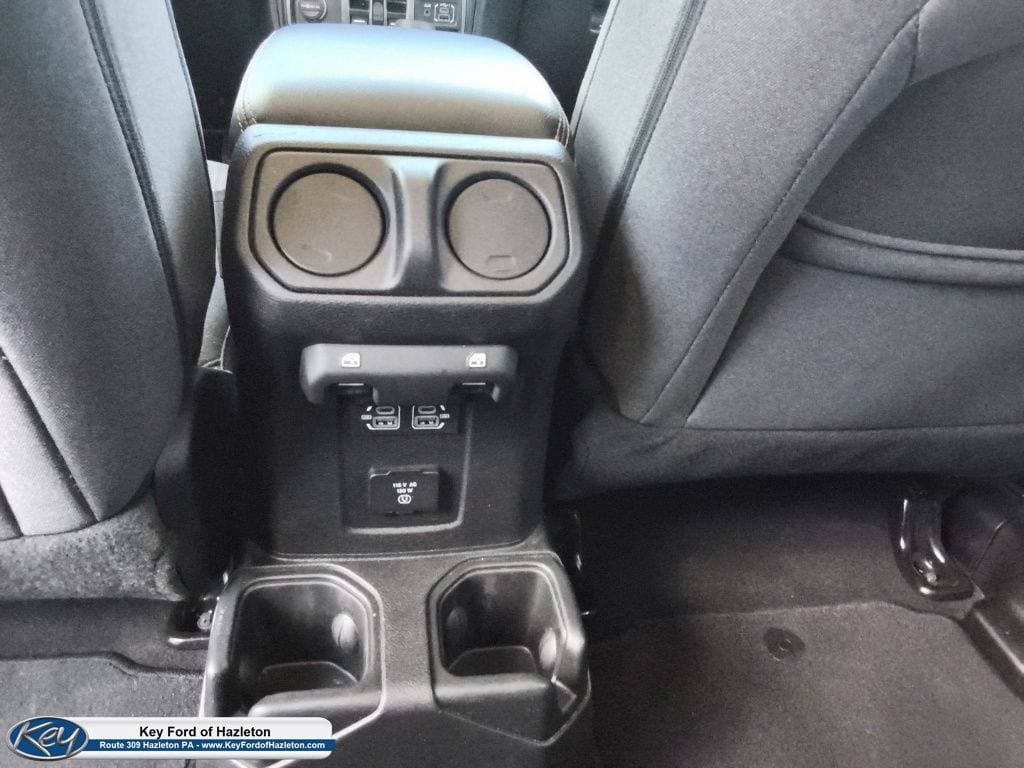 Used 2025 Jeep Wrangler Unlimited Sahara AWD/4WD image 18