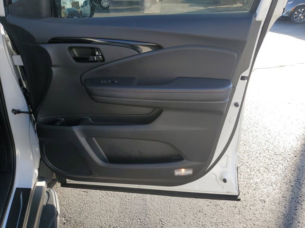 Certified 2024 Honda Passport Black Edition image 31