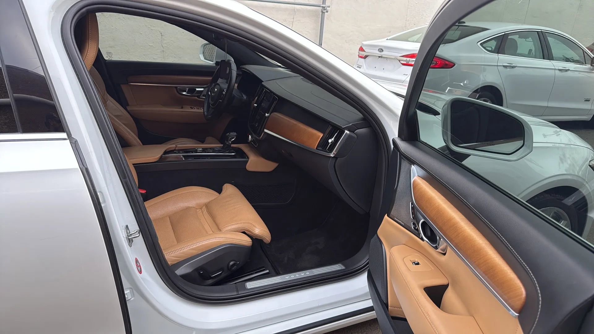 Used 2018 Volvo S90 T6 Inscription w/ Luxury Package image 24