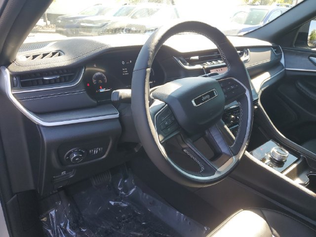 Certified 2024 Jeep Grand Cherokee Limited w/ Black Appearance Package AWD/4WD image 27