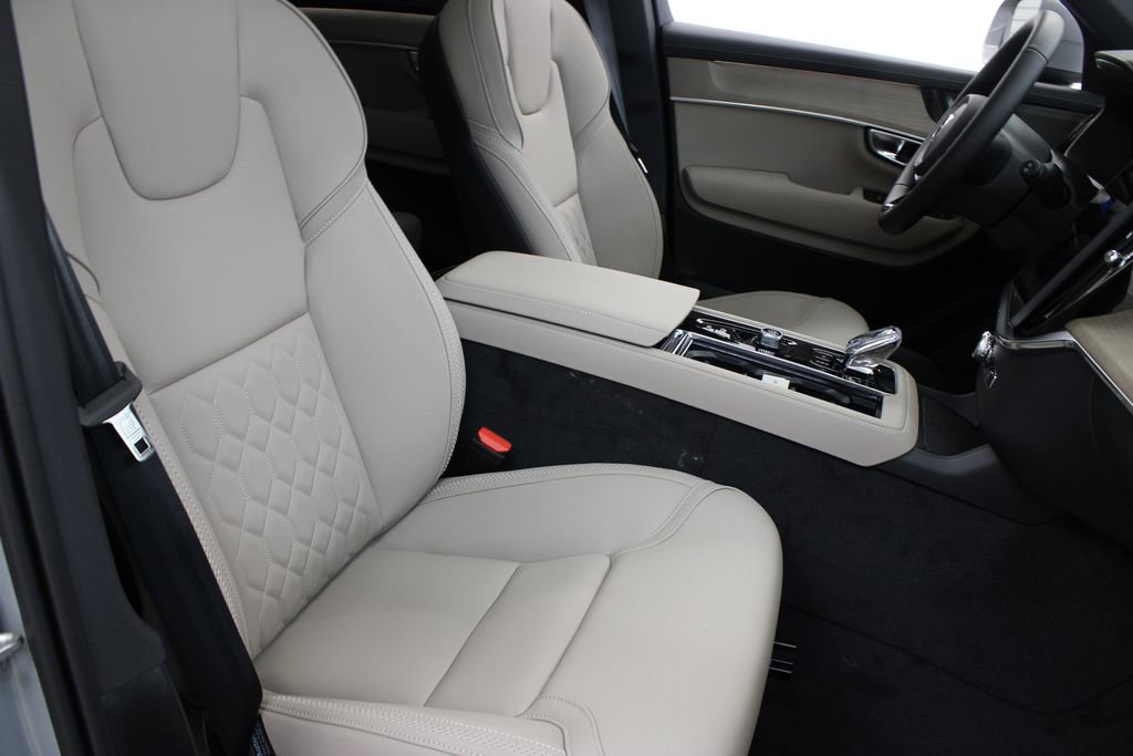 New 2026 Volvo XC90 B6 Plus w/ Protection Package Premier image 26