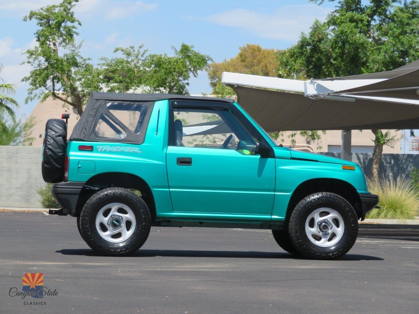 Used 1995 Geo Tracker 2WD 2-Door image 2