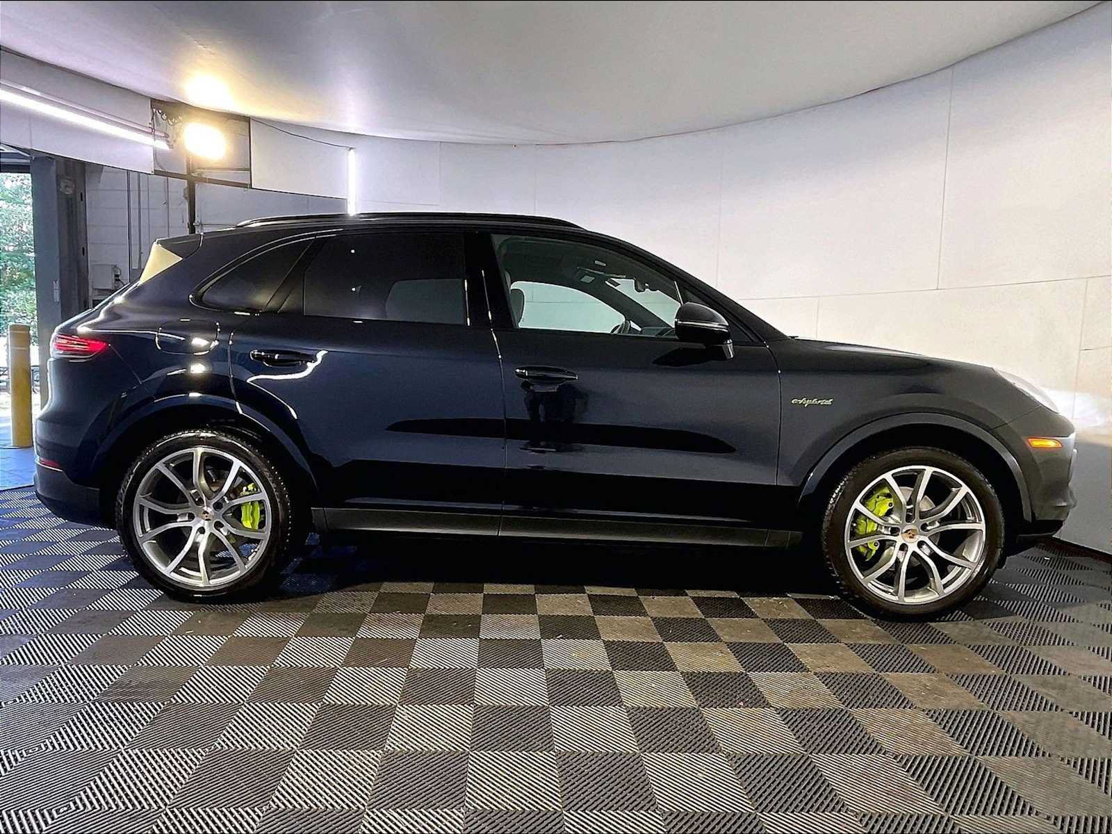 Certified 2023 Porsche Cayenne AWD/4WD image 8