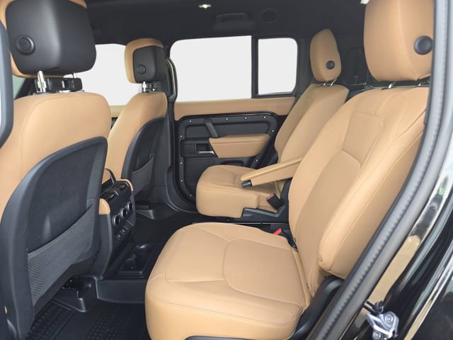 Used 2025 Land Rover Defender 130 X-Dynamic SE image 15