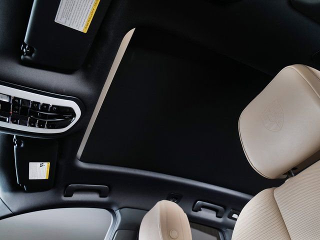 Used 2025 Porsche Macan image 25