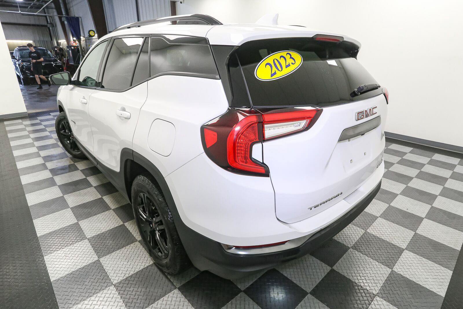 Used 2023 GMC Terrain AT4 AWD/4WD image 11