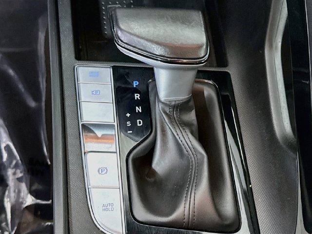 Used 2022 Hyundai Elantra Limited FWD image 19