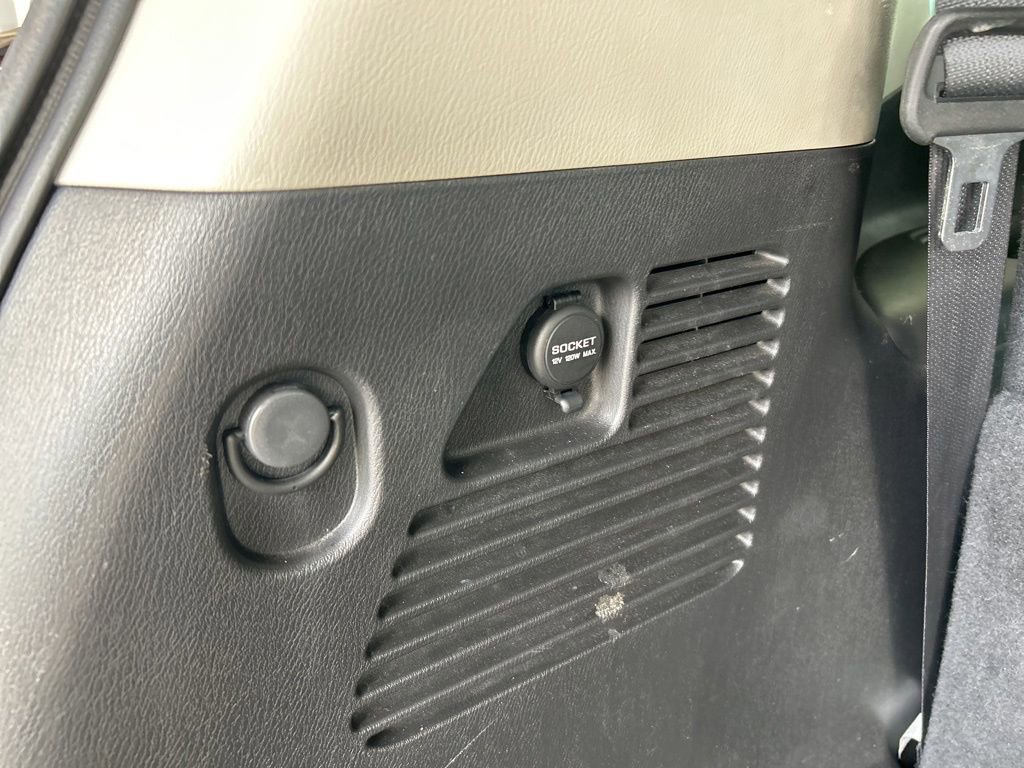 Used 2022 Nissan Armada SL w/ Captain's Chairs Package image 43