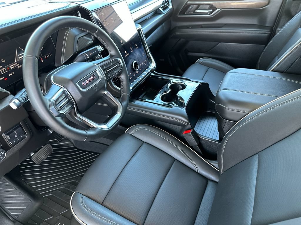 Used 2025 GMC Yukon Elevation w/ Elevation Premium Package AWD/4WD image 9