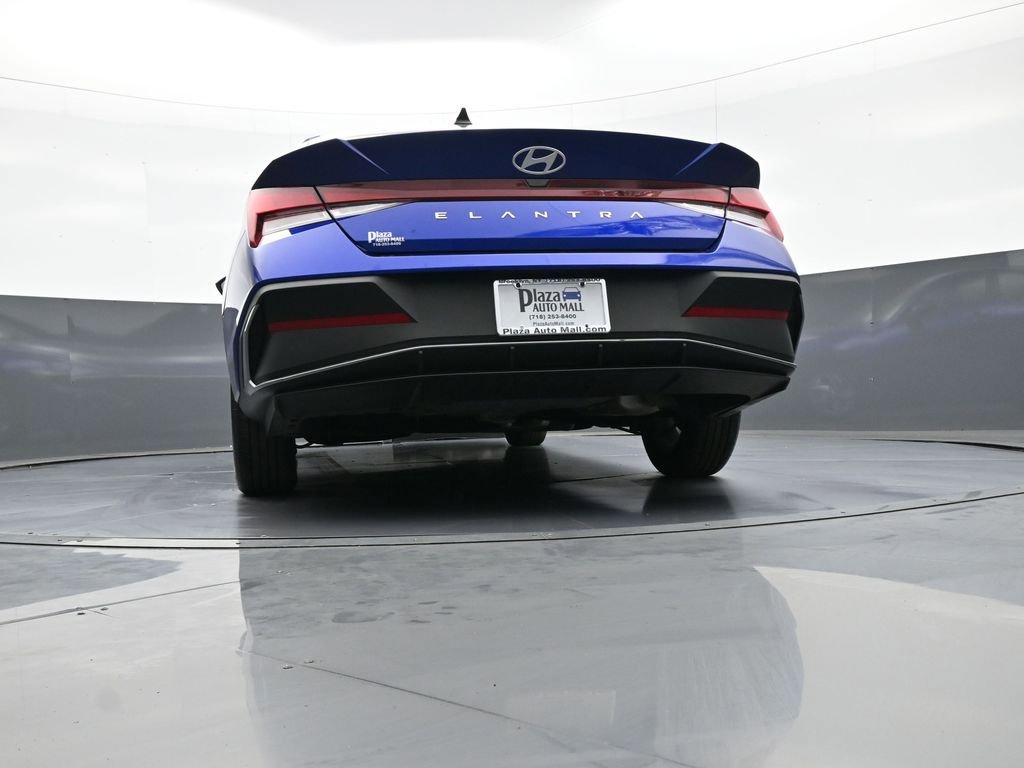 Used 2025 Hyundai Elantra SE FWD image 29