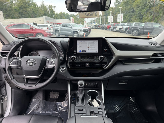 Used 2024 Toyota Highlander XLE AWD/4WD image 20