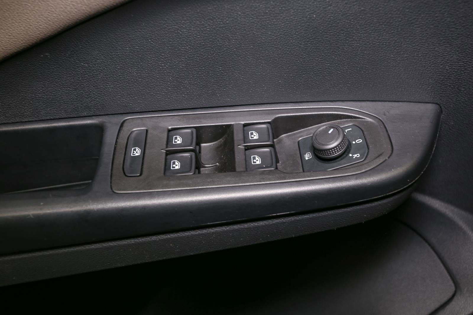 Certified 2024 Volkswagen Taos SEL image 43