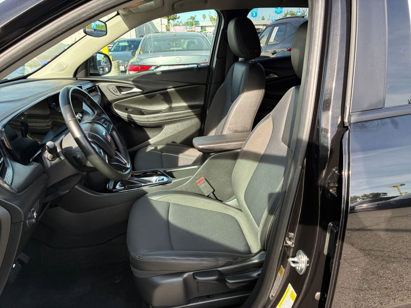 Used 2025 Buick Encore GX Preferred image 25