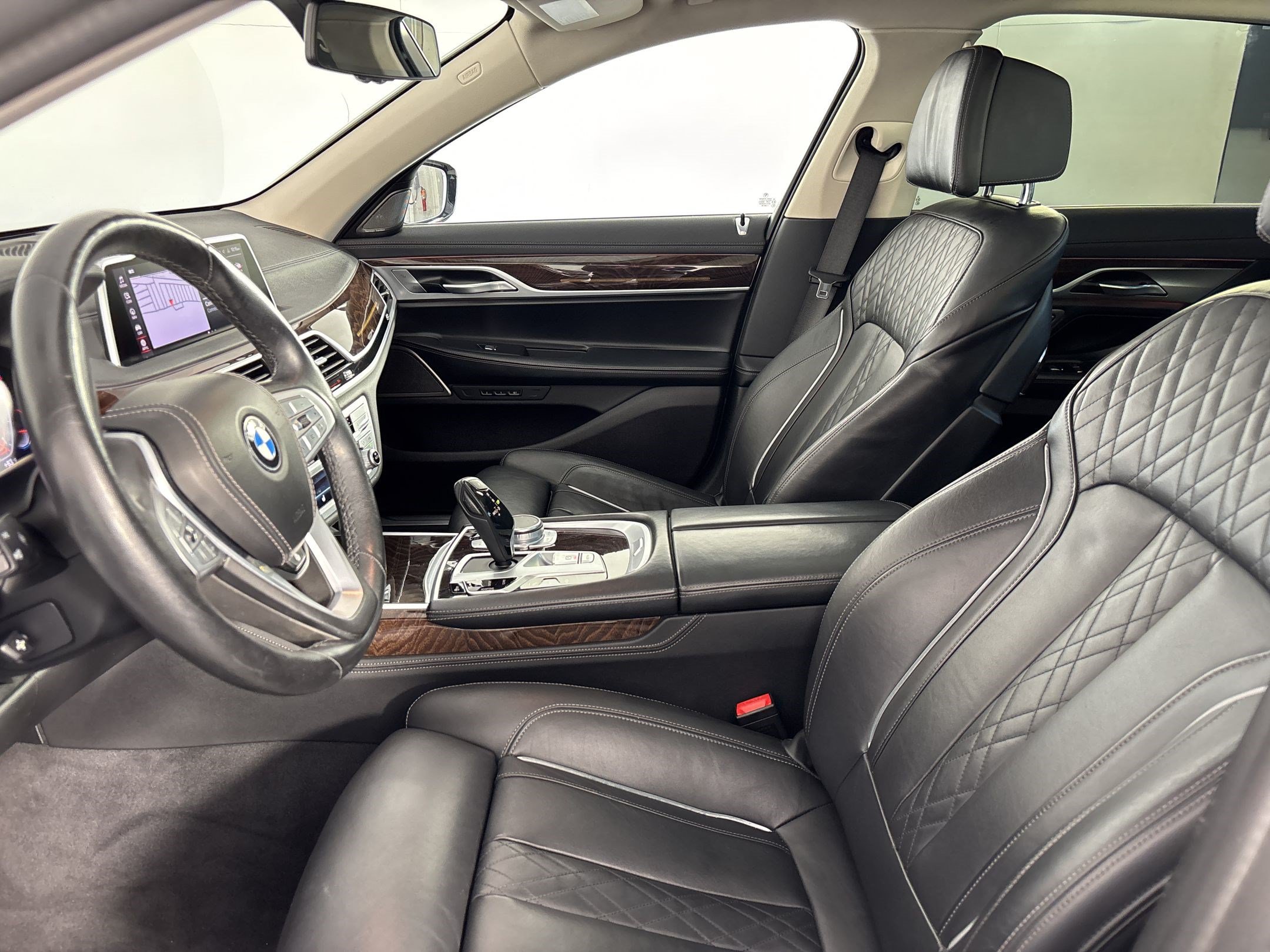 Used 2022 BMW 750Li xDrive AWD/4WD image 5