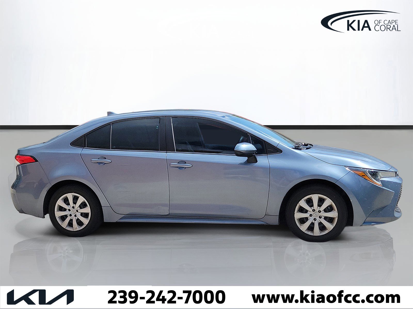 Used 2020 Toyota Corolla LE FWD image 2